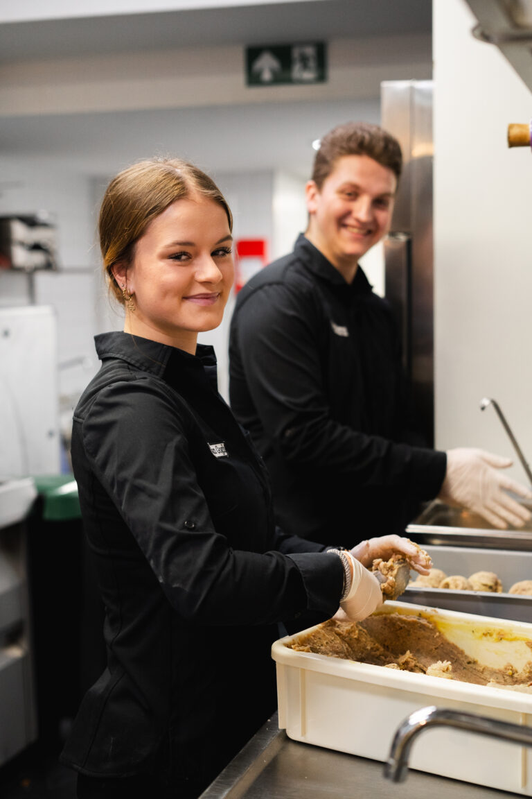 ✱ Een kijkje achter de schermen bij Frituur Van Gogh | Amersfoort een kijkje achter de schermen bij frituur van gogh | amersfoort