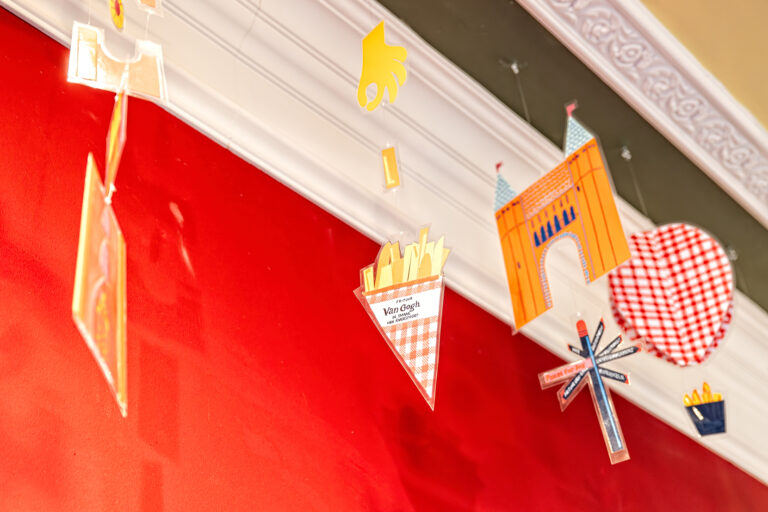 Hanging decoraties van friet en gebouwen